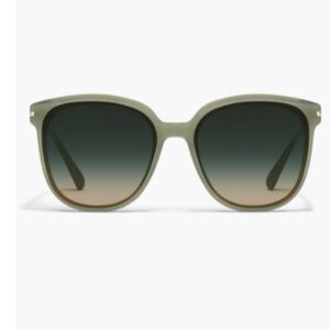 NEW! Quay Rent Free Stylish Green Sunglasses *read